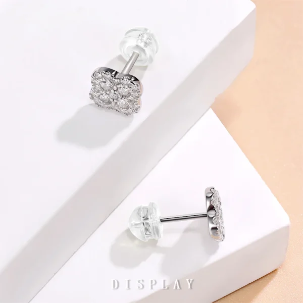 VVS1 diamond stud earrings